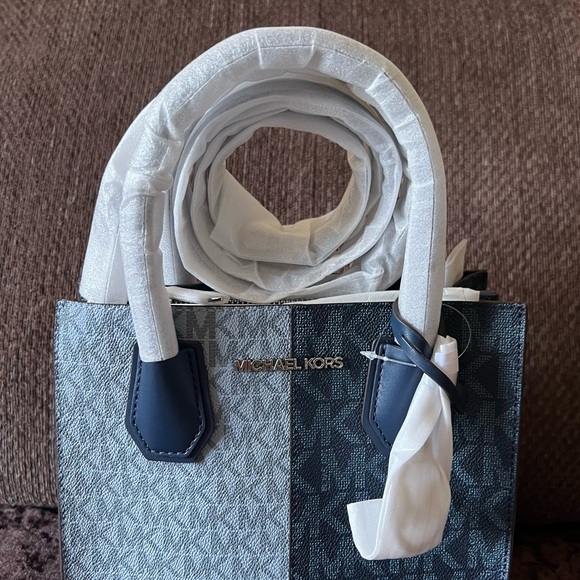 MICHAEL KORS Mercer Navy Multi Two Tone Silver-Tone Hardware Messenger Bag NWT - Picture 2 of 13